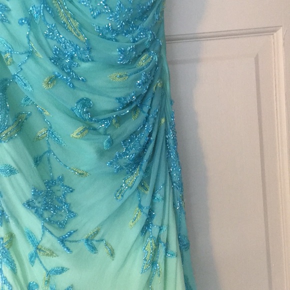 Gown - Picture 4 of 4
